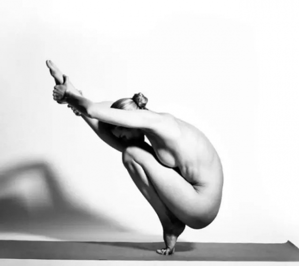 瑜伽生命运动裸照爆红  没有一张是色情的(图3)