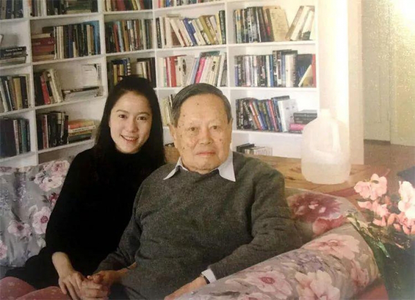 98 岁杨振宁与 44 岁妻子翁帆     这 16 年经历了什么？(图1)